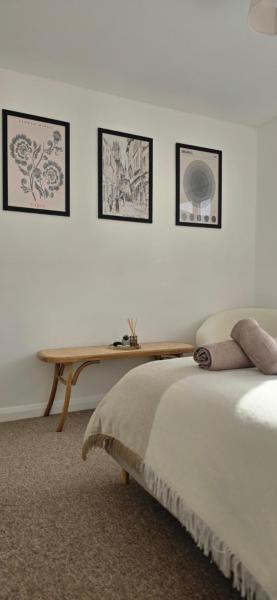 Salisbury City Centre 2-Bedroom Serviced Accommodation-Apartment - PennyVille